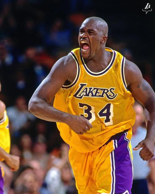 篮球NBA球队球员转会谈判进行中（NBA多队球员转会谈判正酣）