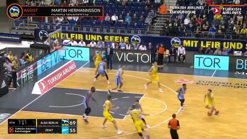 图片报：拜仁正在考察桑托斯19岁的巴西左后卫索萨（拜仁关注桑托斯19岁巴西左后卫索萨，已派员考察）