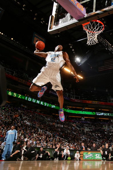 皇马双星伤愈在即！赫伊森卡马文加或战塞尔塔，后防线告急考验银河战舰（皇马双将复出在望：赫伊森、卡马文加有望战塞尔塔，后防告急考验银河战舰）