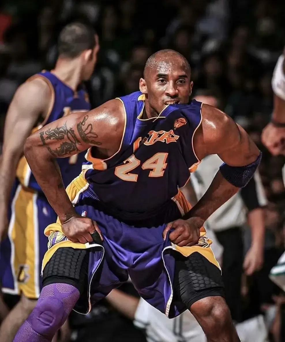 记者：申花携六外援出战广岛三箭，李可因伤未随队前往（记者：申花将以六外援阵容做客挑战广岛三箭，李可因伤缺席）