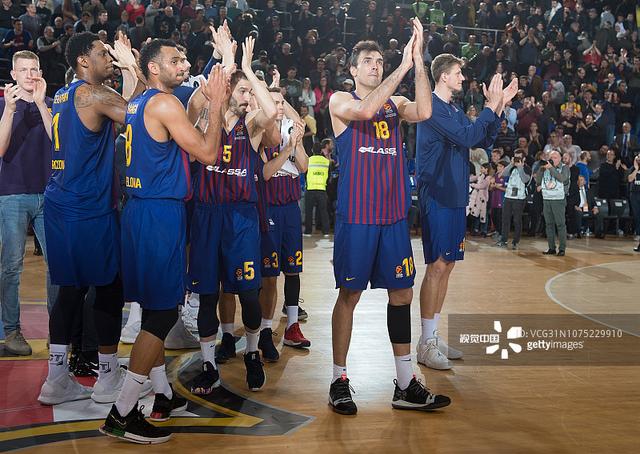 米兰欲以恩昆库换莱万 巴萨消息人士否认交易（米兰拟用恩昆库换莱万，巴萨方面否认）