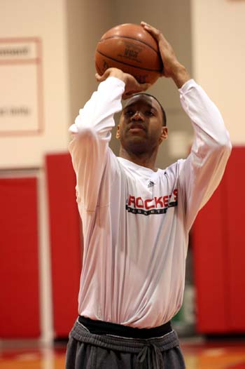 CBA：辽宁大胜山东 外援联手爆发（CBA：辽宁轻取山东 外援双核齐爆发）