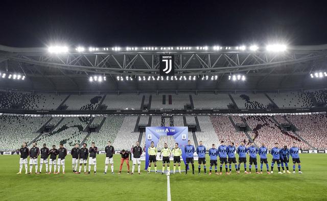 贝纳蒂亚：裁判偷了我们的点球，和他们说话时几乎都不看你（贝纳蒂亚：裁判抢走了我们的点球，与他们交流时几乎不看人）