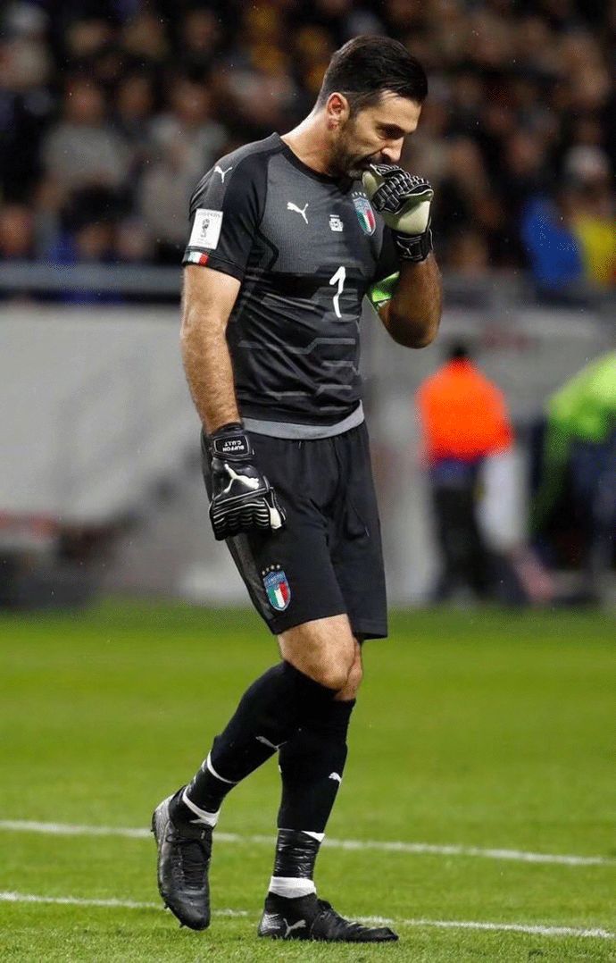 法兰克福4-3逆转科隆，伯卡特梅开二度，达胡德建功（法兰克福上演4-3逆转击败科隆，伯卡特双响，达胡德破门）