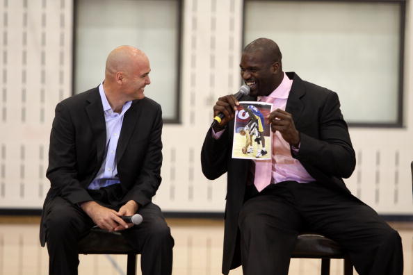 达成桑托斯生涯150球里程碑，内马尔收到俱乐部送的纪念礼物（内马尔迈过桑托斯生涯150球大关，俱乐部献上纪念礼）