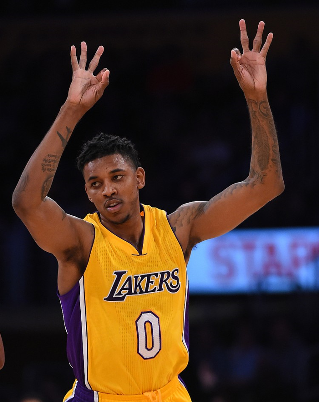 对飚！贝恩单节10分1篮板&布伦森10分2助攻（火力对轰：贝恩单节10分1板，布伦森10分2助攻）