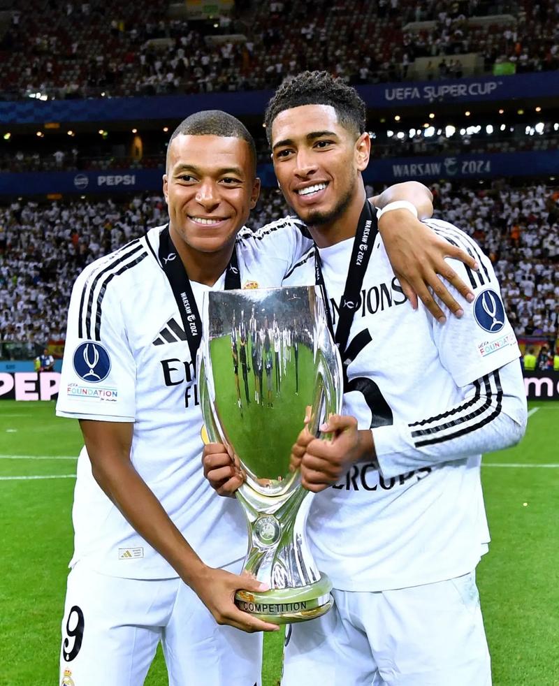 迪乌夫：齐沃经常和我交流帮我提高，高兴自己的机会越来越多（迪乌夫：齐沃常与我沟通助我提升，为机会增多而欣喜）