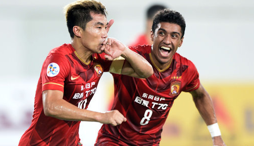 CBA：深圳男篮三分火力全开 主场击败上海（CBA：深圳三分雨倾盆，主场力克上海男篮）