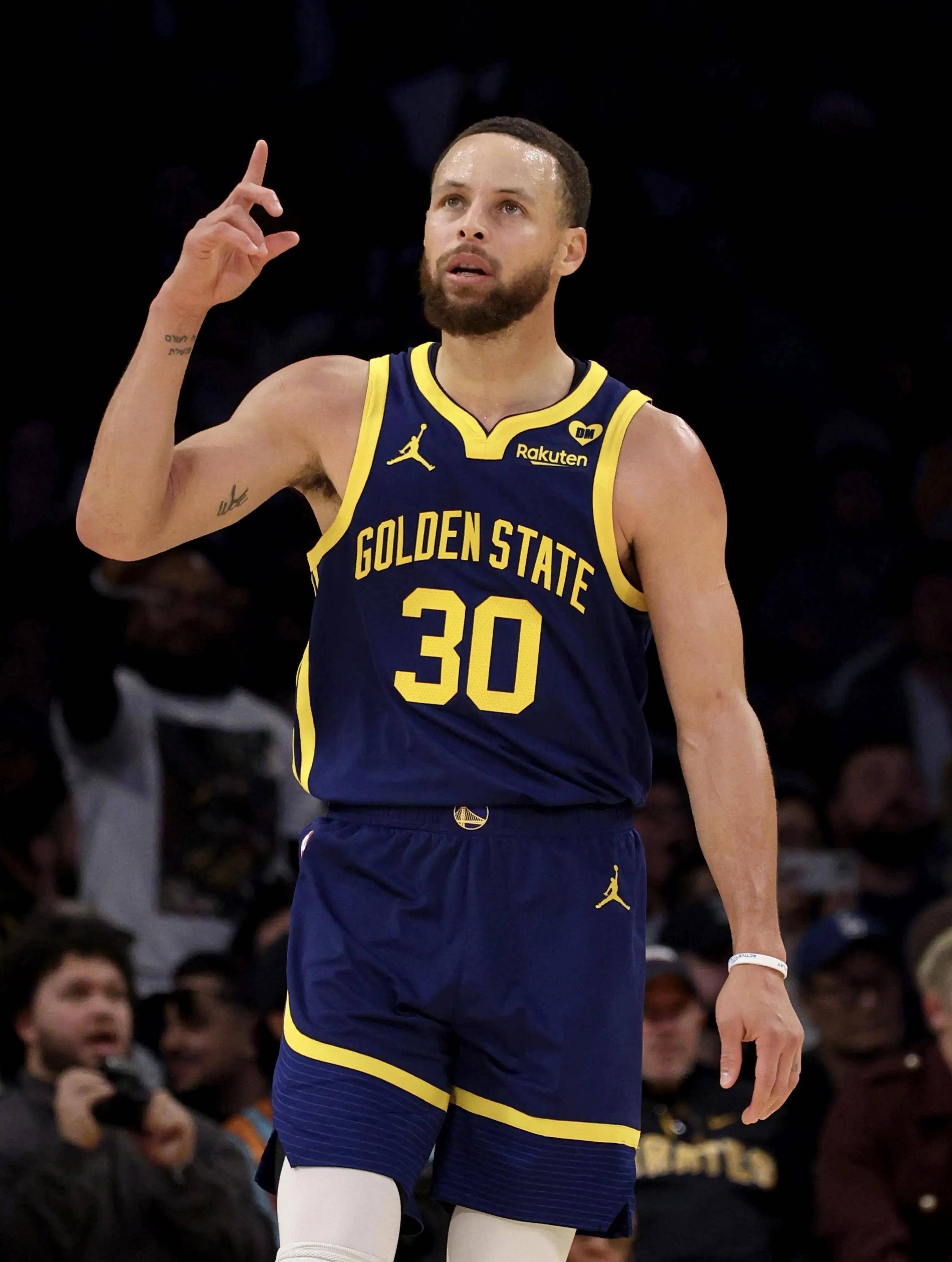 篮球CBA官方公布比赛精彩瞬间（CBA官方发布赛场精彩瞬间集锦）